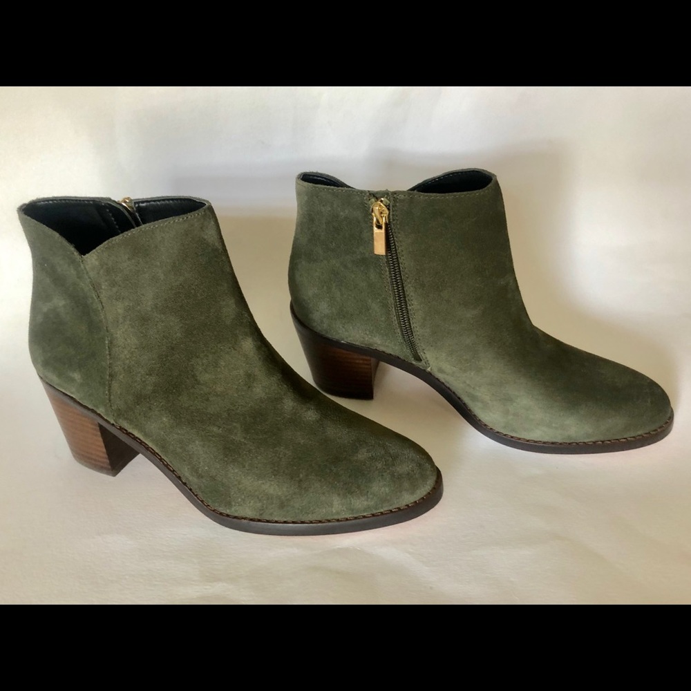 NWOB Land’s End Gray Suede Booties Size 9M